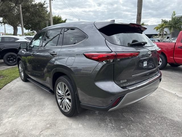 used 2021 Toyota Highlander car, priced at $38,004