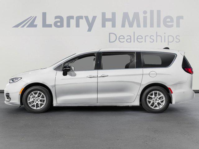 new 2025 Chrysler Pacifica car, priced at $41,677