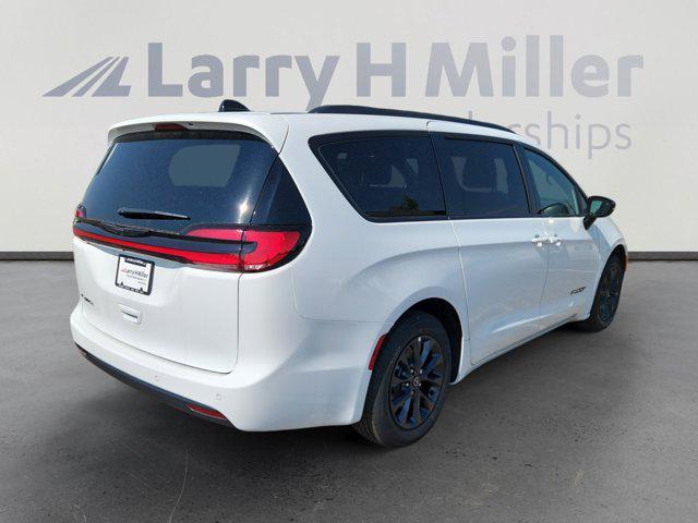 new 2025 Chrysler Pacifica car, priced at $41,870