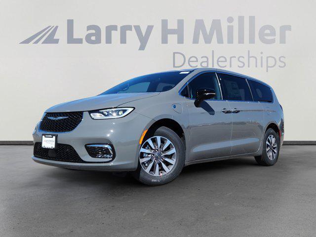 new 2025 Chrysler Pacifica Hybrid car, priced at $45,248