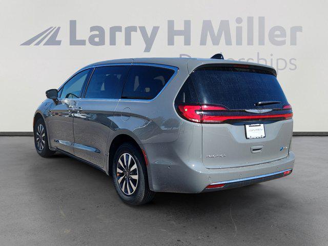 new 2025 Chrysler Pacifica Hybrid car, priced at $45,248