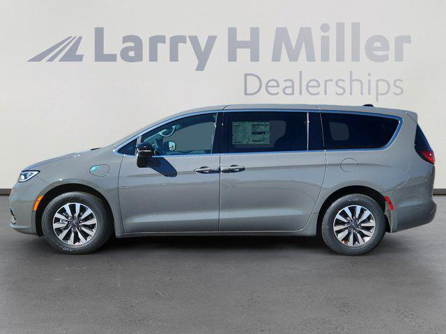 new 2025 Chrysler Pacifica Hybrid car, priced at $45,248