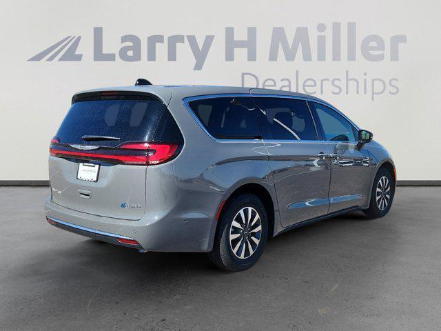 new 2025 Chrysler Pacifica Hybrid car, priced at $45,248