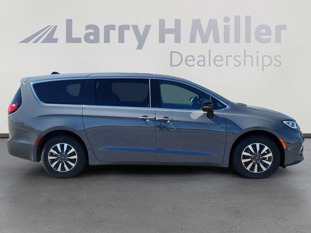 new 2025 Chrysler Pacifica Hybrid car, priced at $45,248