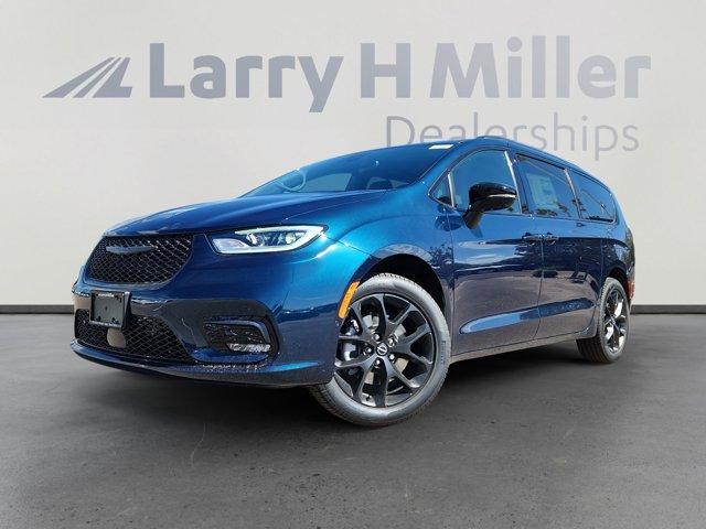 new 2025 Chrysler Pacifica car, priced at $50,494