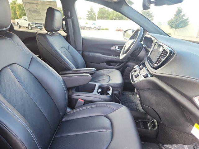 new 2025 Chrysler Pacifica car, priced at $41,285