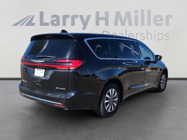 new 2025 Chrysler Pacifica Hybrid car, priced at $44,802