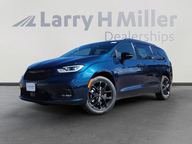 new 2025 Chrysler Pacifica car, priced at $50,494