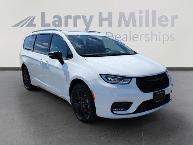 new 2025 Chrysler Pacifica car, priced at $50,249