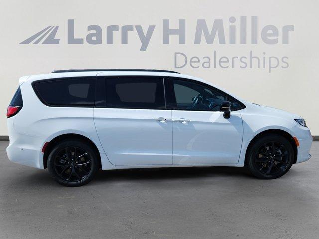 new 2025 Chrysler Pacifica car, priced at $50,249
