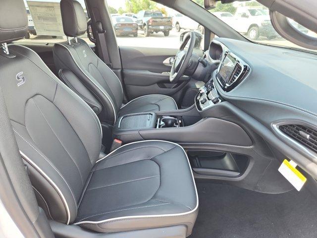 new 2025 Chrysler Pacifica car, priced at $50,249
