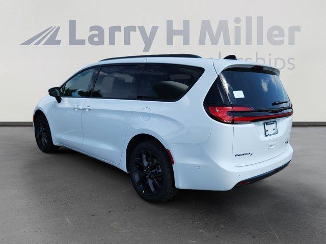 new 2025 Chrysler Pacifica car, priced at $50,249