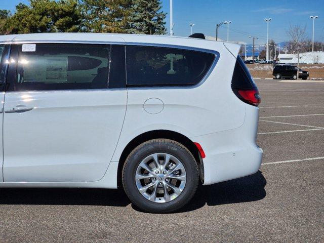 new 2024 Chrysler Pacifica car, priced at $48,621