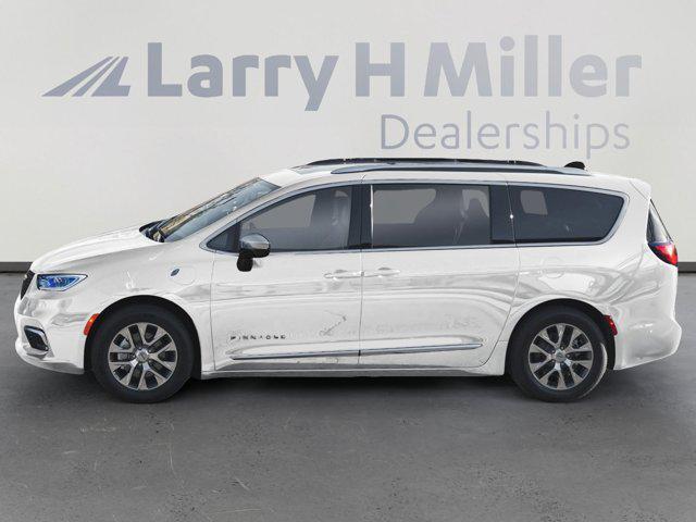 new 2025 Chrysler Pacifica Hybrid car, priced at $45,601