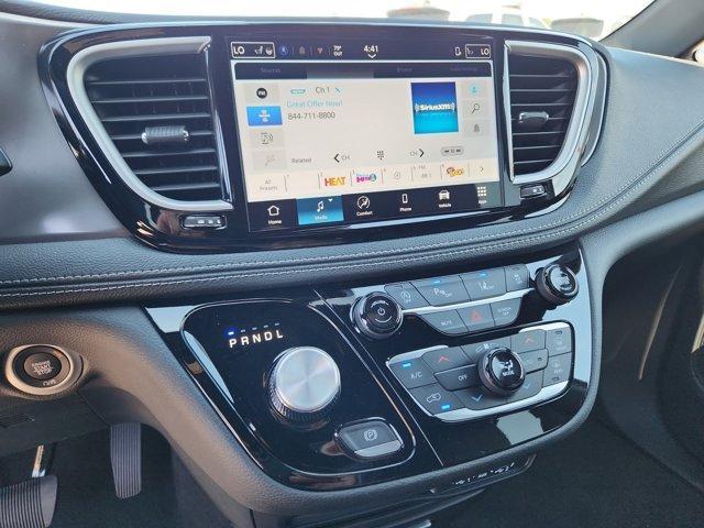 new 2025 Chrysler Pacifica car, priced at $41,427
