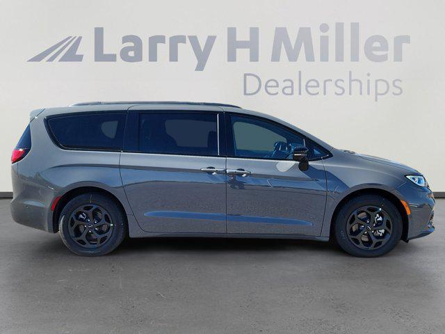 new 2025 Chrysler Pacifica Hybrid car, priced at $50,654