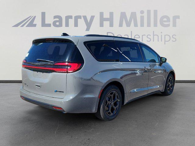 new 2025 Chrysler Pacifica Hybrid car, priced at $50,654