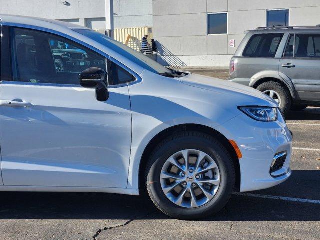 new 2025 Chrysler Pacifica car, priced at $41,447