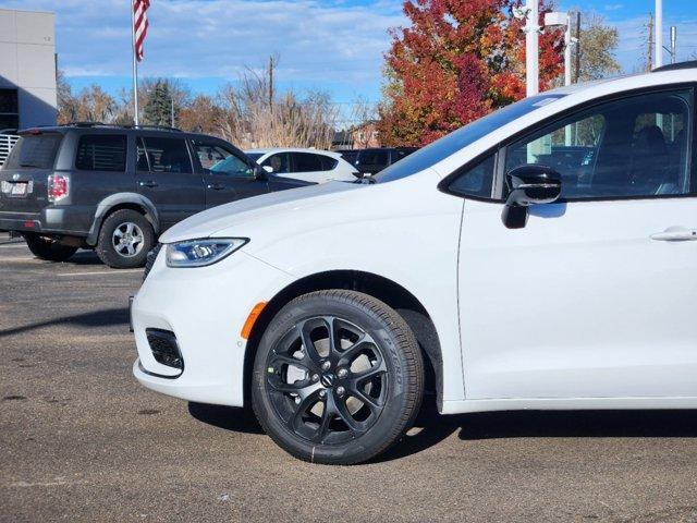 new 2024 Chrysler Pacifica car, priced at $45,755