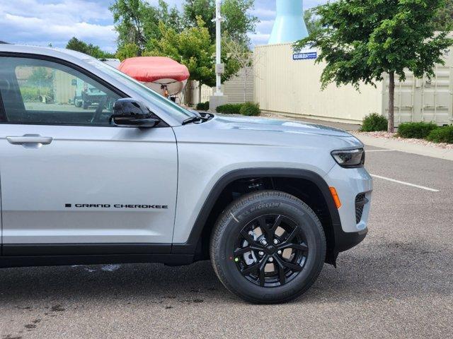 new 2024 Jeep Grand Cherokee car, priced at $45,059