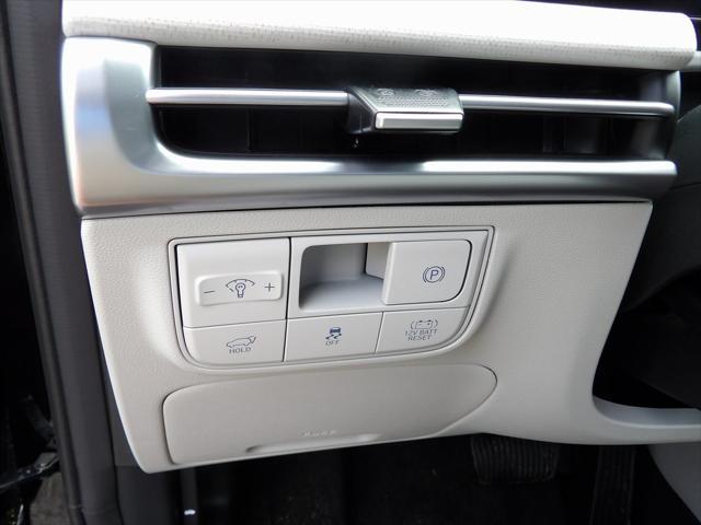 new 2025 Hyundai TUCSON Hybrid car, priced at $38,435