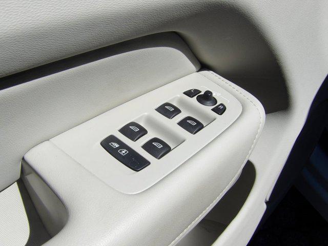 used 2022 Volvo XC60 Recharge Plug-In Hybrid car, priced at $47,885