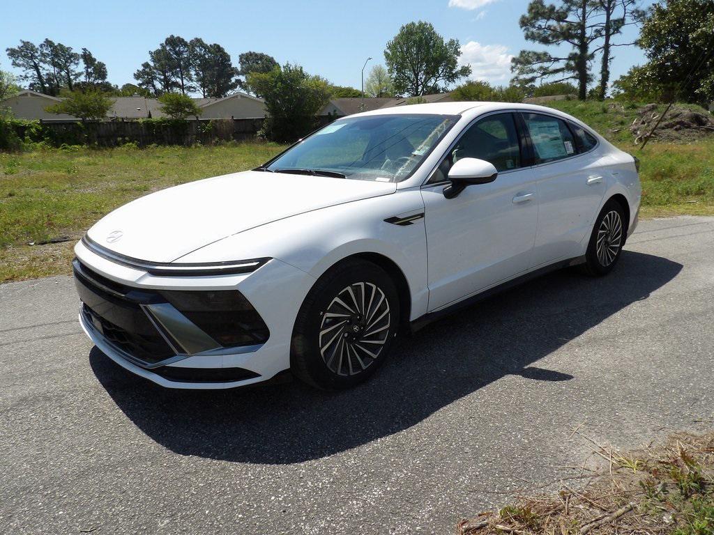 new 2025 Hyundai Sonata Hybrid car, priced at $32,813