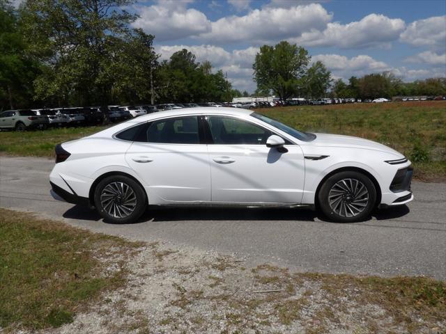 new 2025 Hyundai Sonata Hybrid car, priced at $33,580