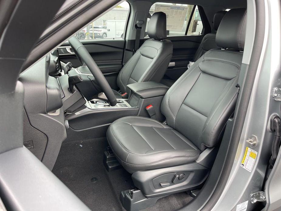 new 2024 Ford Explorer car, priced at $42,694