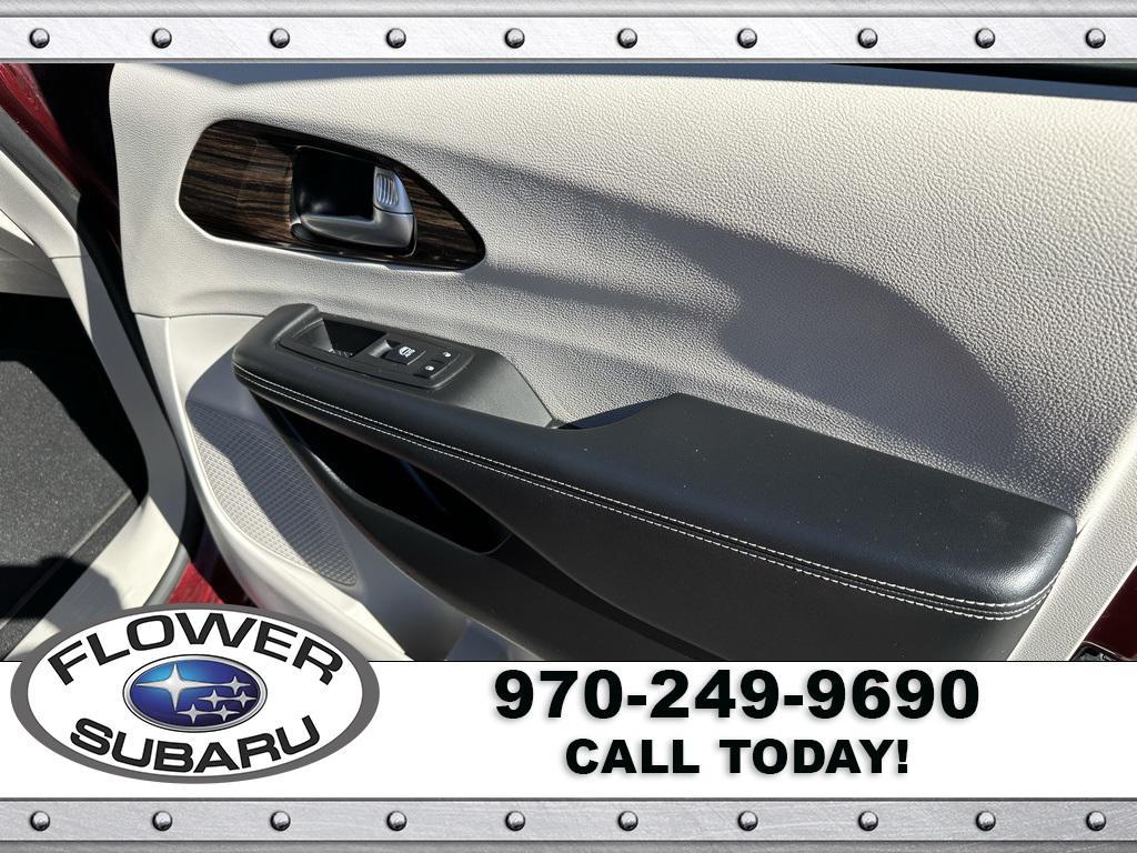 used 2023 Chrysler Pacifica car, priced at $27,596