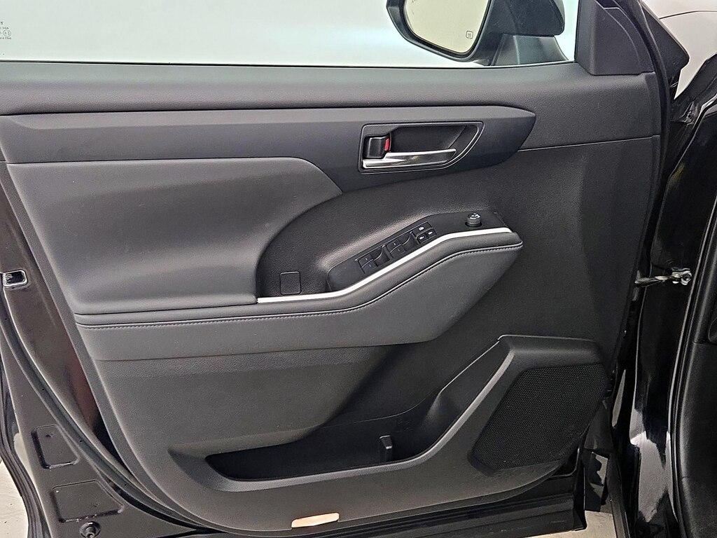 used 2022 Toyota Highlander car, priced at $36,998