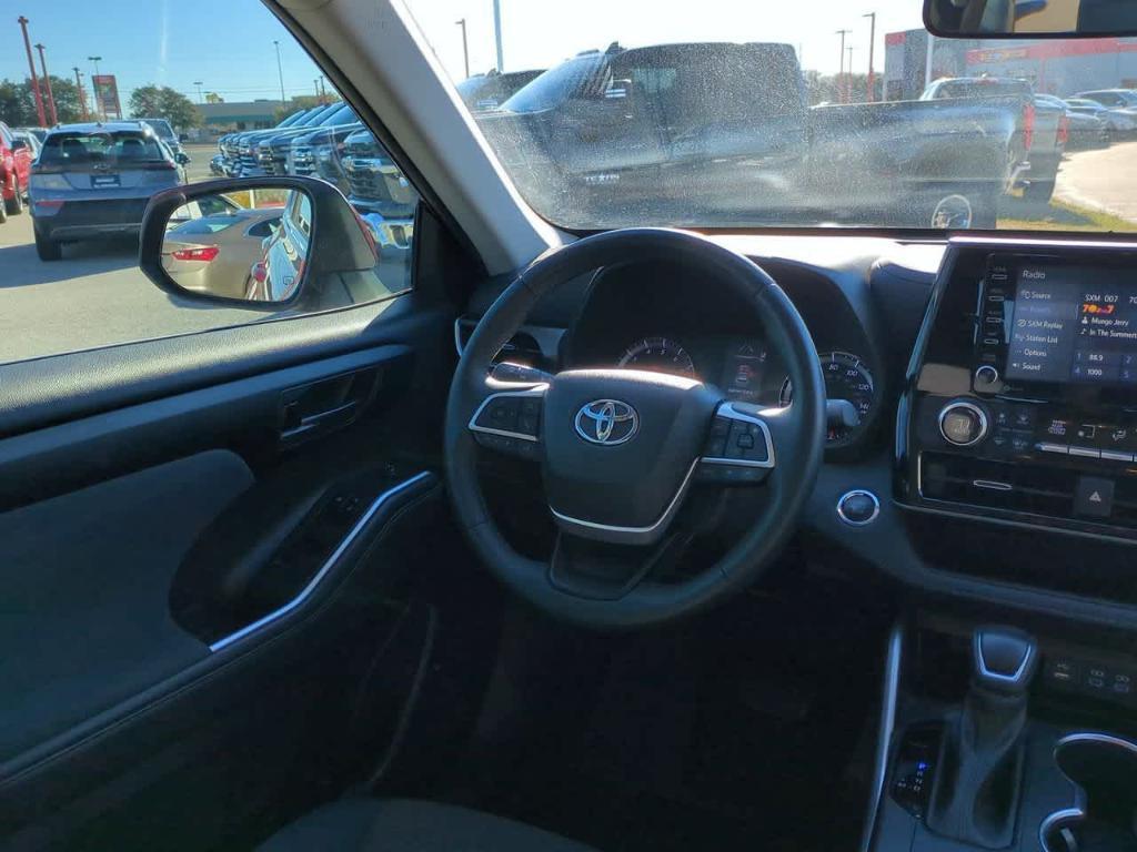 used 2022 Toyota Highlander car, priced at $30,995