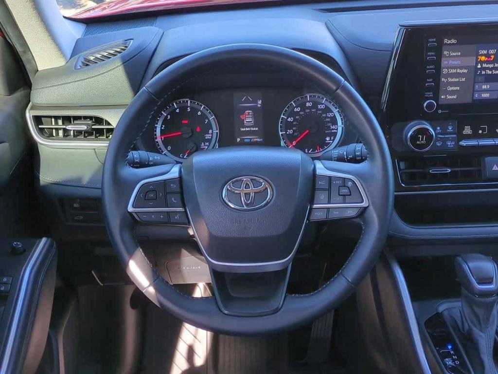 used 2022 Toyota Highlander car, priced at $30,995