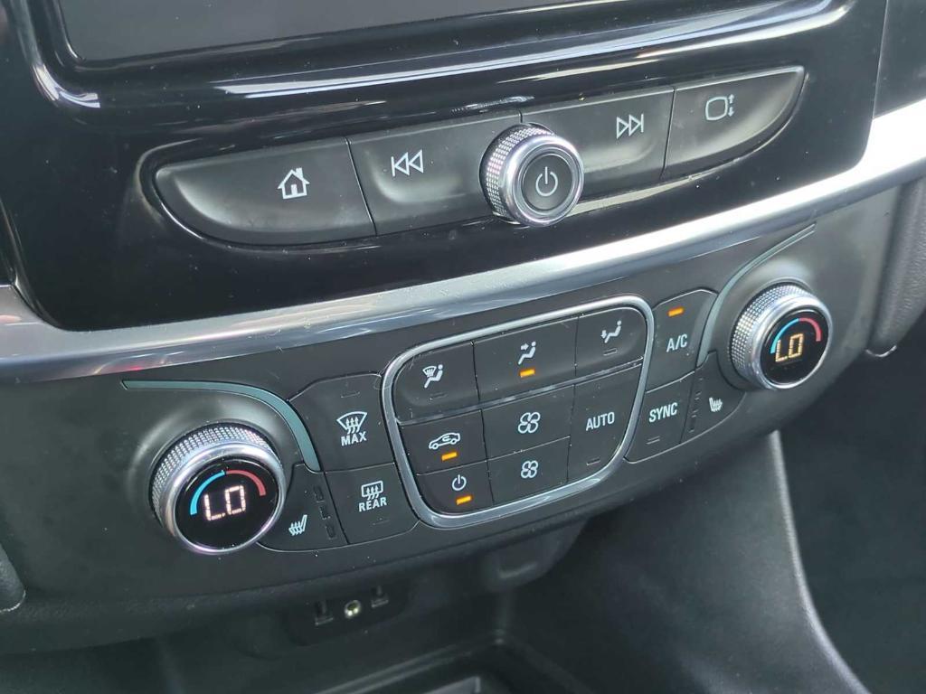 used 2022 Chevrolet Traverse car, priced at $27,988