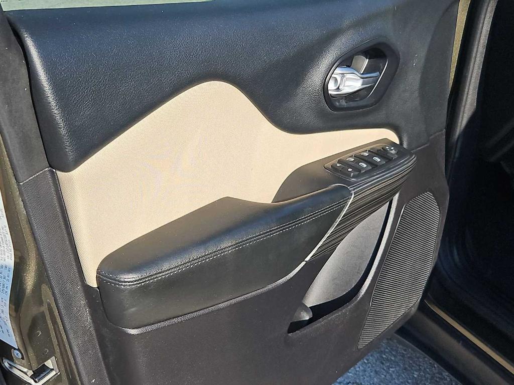 used 2016 Jeep Cherokee car, priced at $9,977