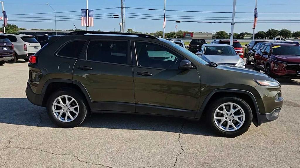 used 2016 Jeep Cherokee car, priced at $9,977