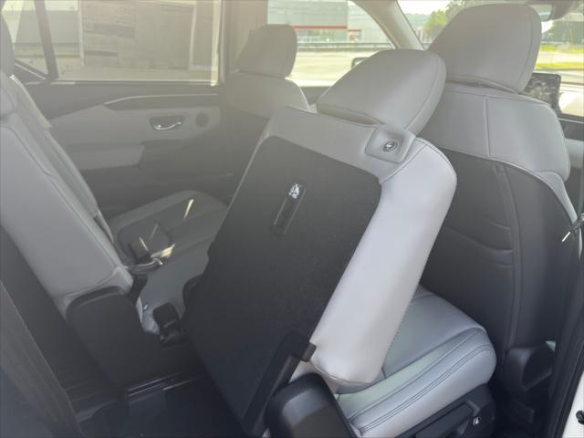 new 2025 Honda Pilot car, priced at $47,505