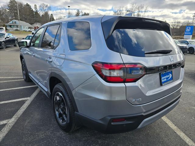 new 2025 Honda Pilot car, priced at $49,250