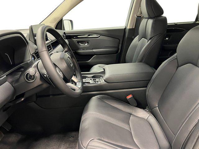 new 2025 Honda Pilot car, priced at $48,530