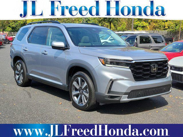 new 2025 Honda Pilot car, priced at $50,695