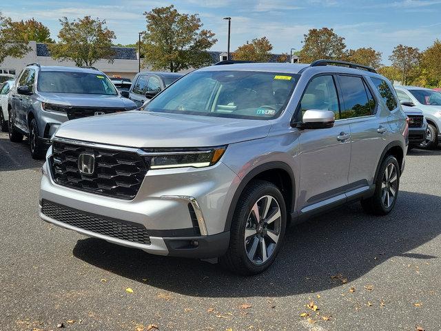 new 2025 Honda Pilot car, priced at $50,695