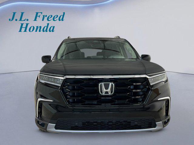 new 2025 Honda Pilot car, priced at $54,530