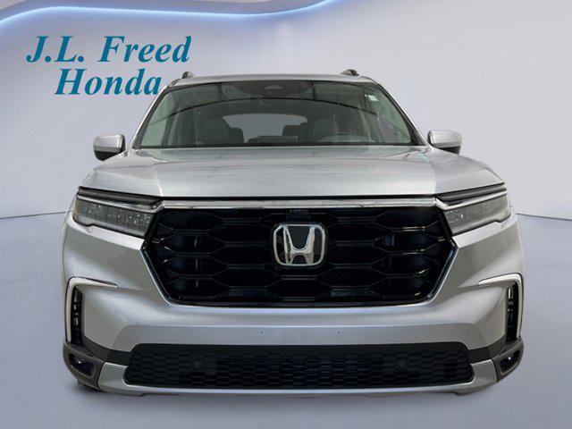 new 2025 Honda Pilot car, priced at $54,530