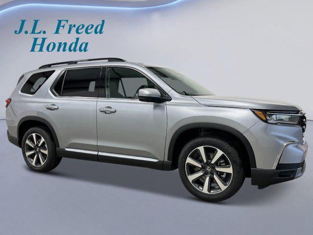 new 2025 Honda Pilot car, priced at $54,530