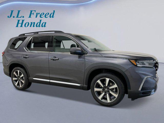 new 2025 Honda Pilot car, priced at $51,095