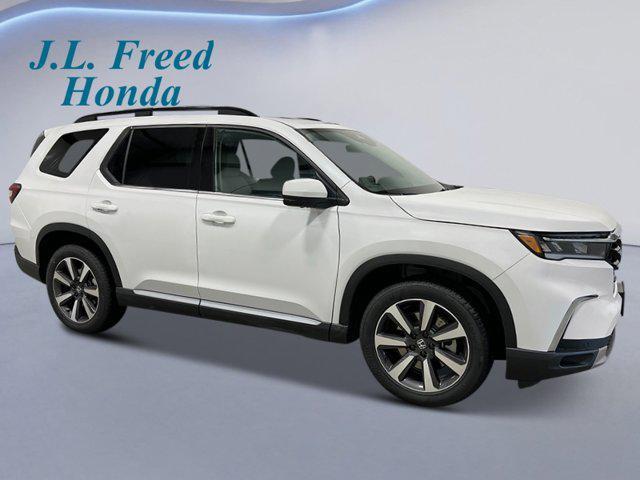new 2025 Honda Pilot car, priced at $54,985
