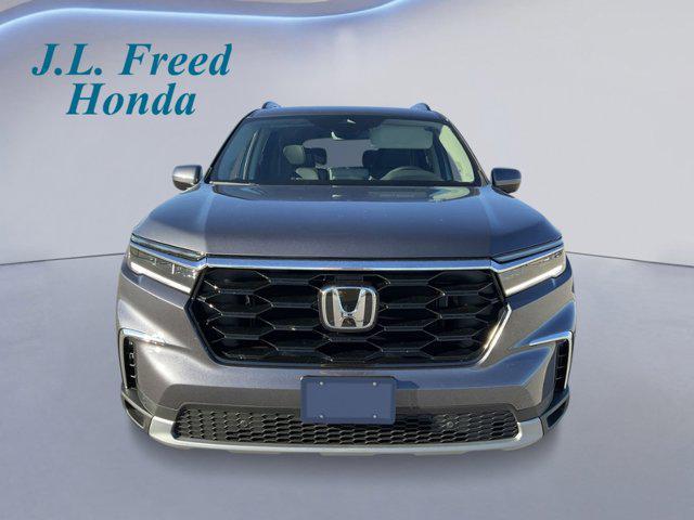new 2025 Honda Pilot car, priced at $53,250