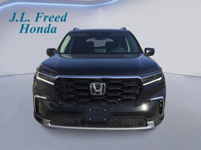 new 2025 Honda Pilot car, priced at $56,250