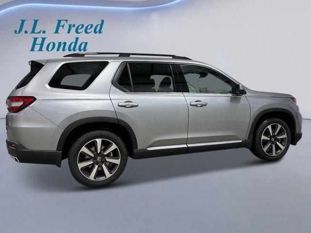 new 2025 Honda Pilot car, priced at $51,050