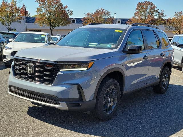 new 2025 Honda Pilot car, priced at $50,950